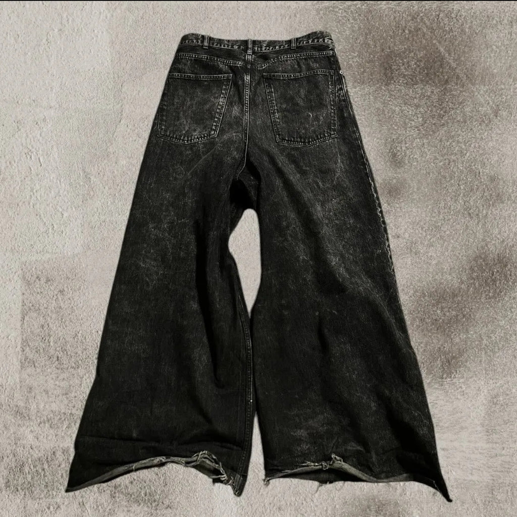 "rEVERB" - Distressed Jeans