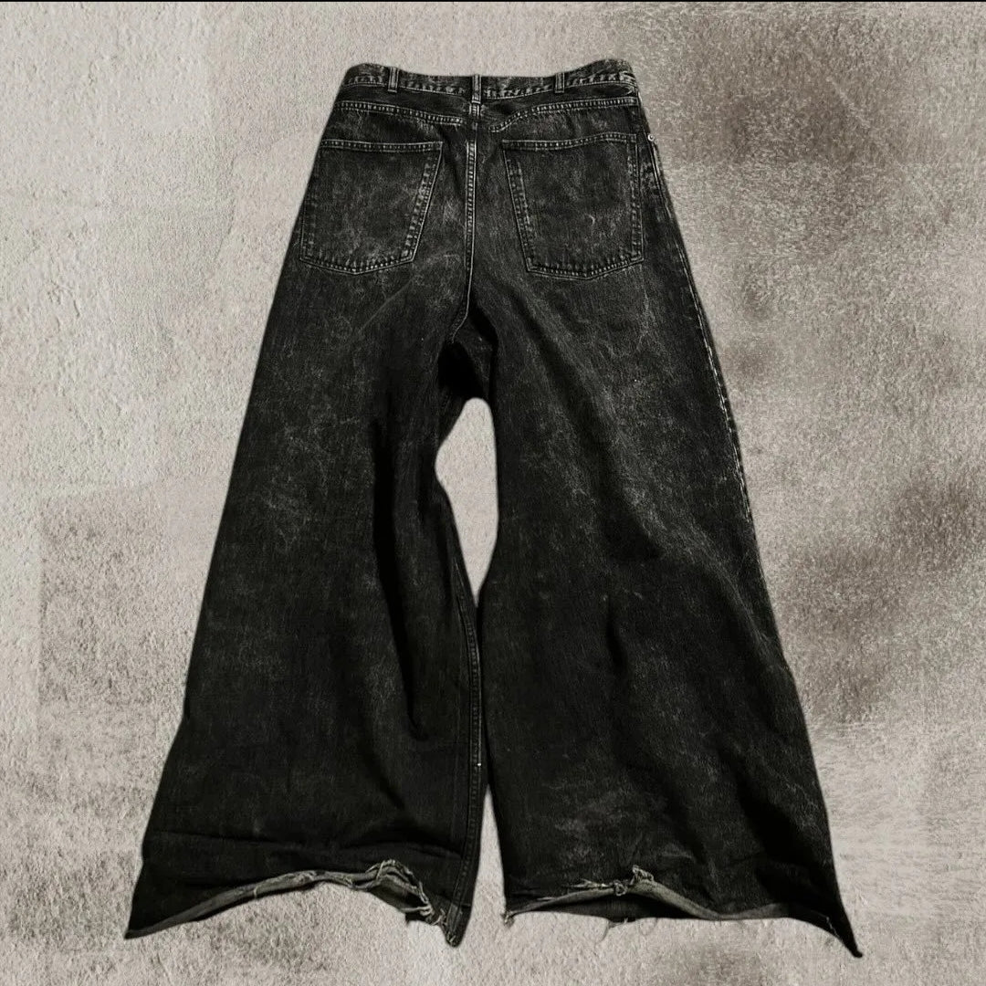 "rEVERB" - Distressed Jeans